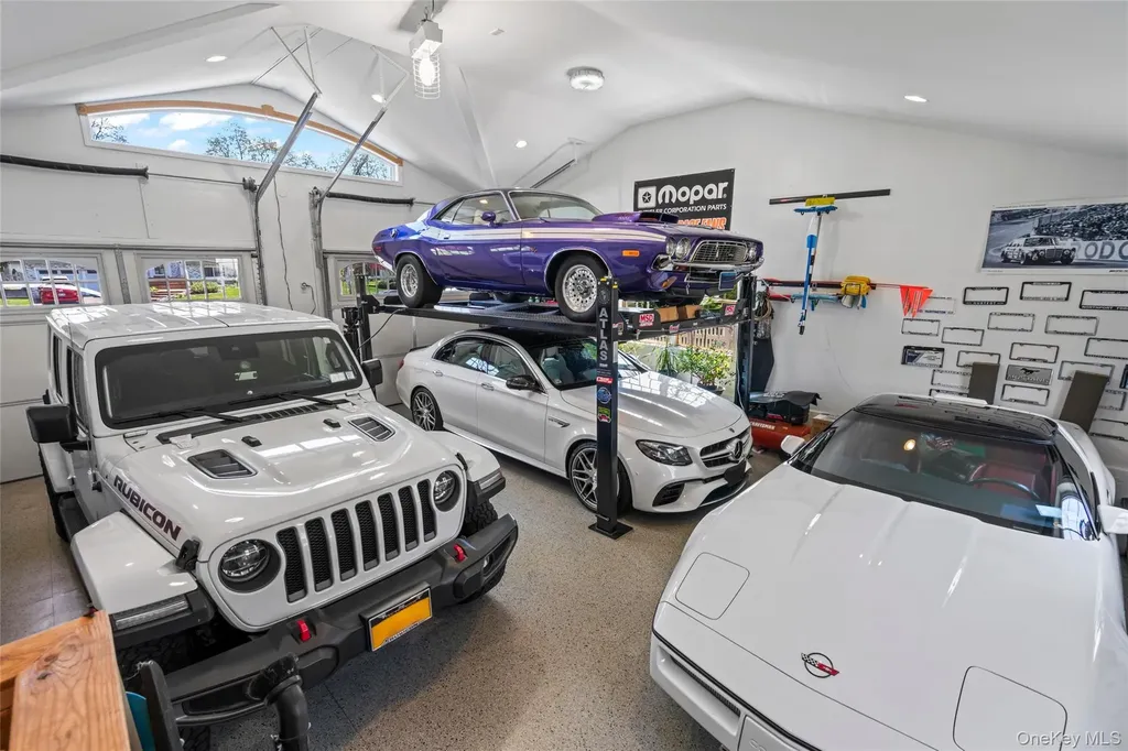 8 Raven Drive Commack NY 11725
