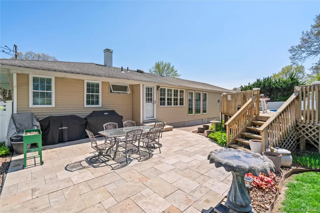 8 Raven Drive Commack NY 11725