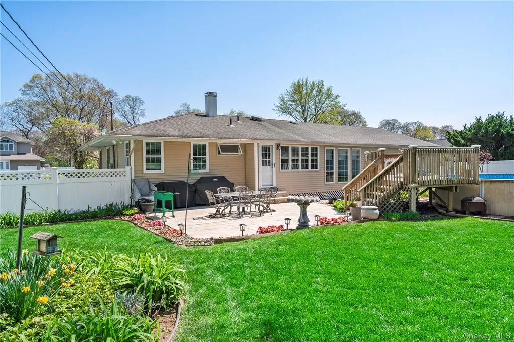 8 Raven Drive Commack NY 11725