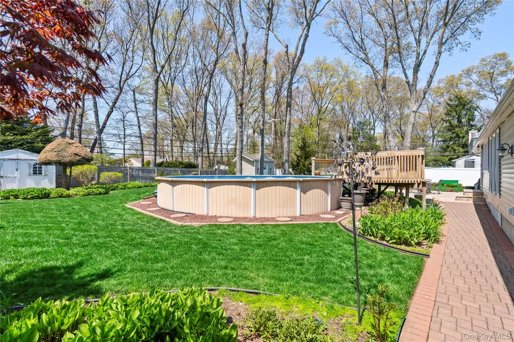 8 Raven Drive Commack NY 11725