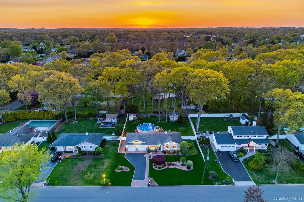 8 Raven Drive Commack NY 11725