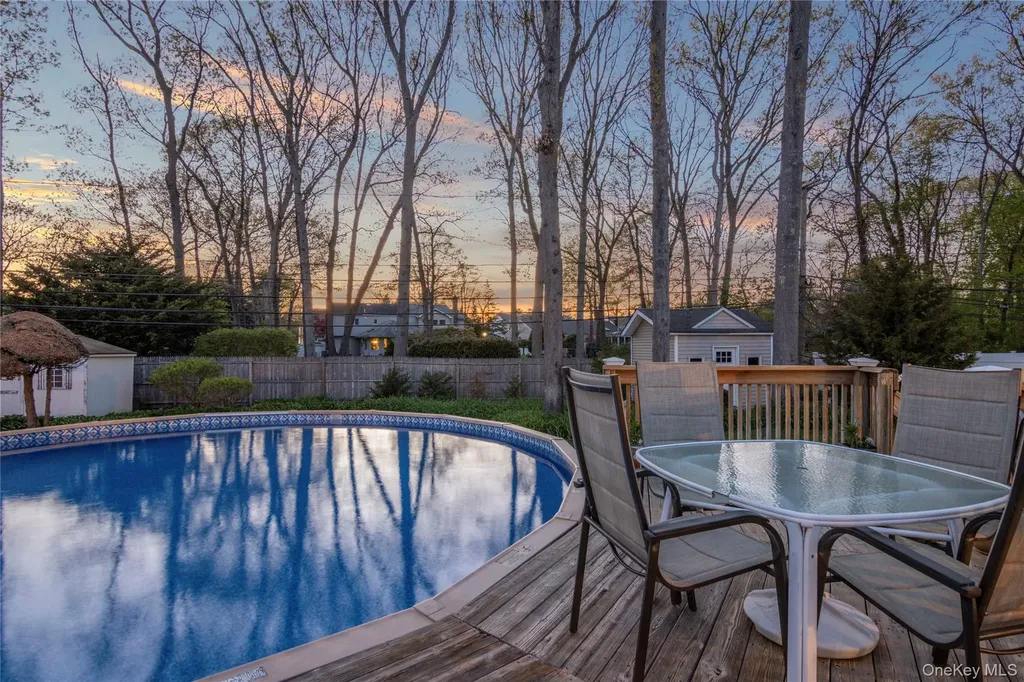 8 Raven Drive Commack NY 11725