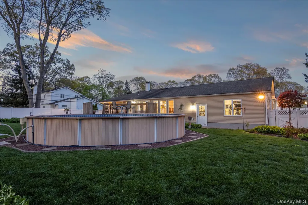 8 Raven Drive Commack NY 11725
