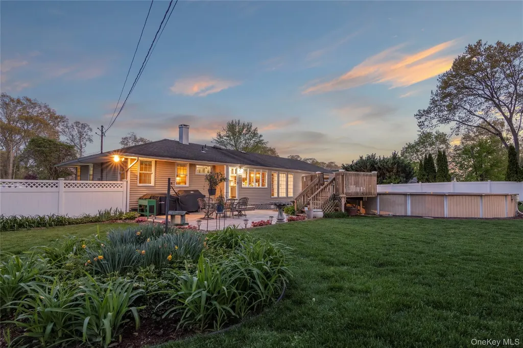 8 Raven Drive Commack NY 11725