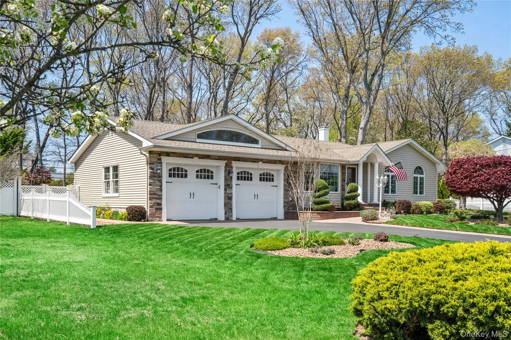 8 Raven Drive Commack NY 11725