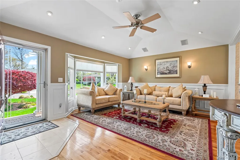 8 Raven Drive Commack NY 11725