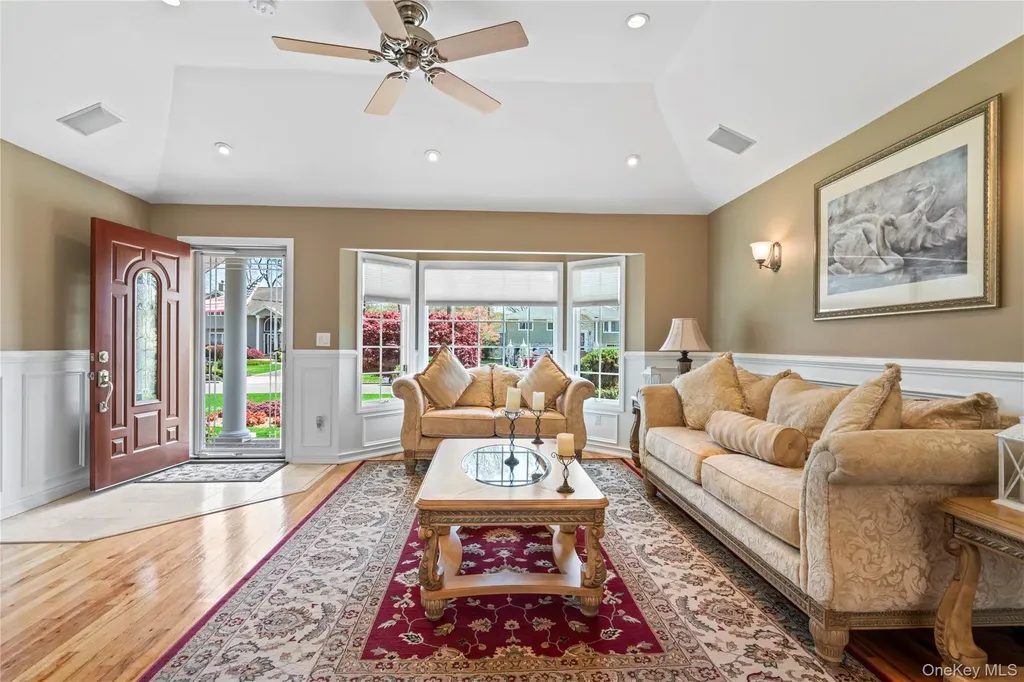 8 Raven Drive Commack NY 11725