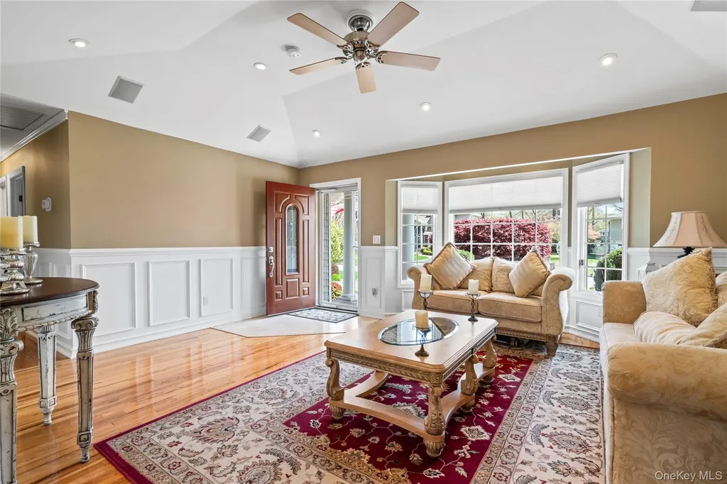 8 Raven Drive Commack NY 11725
