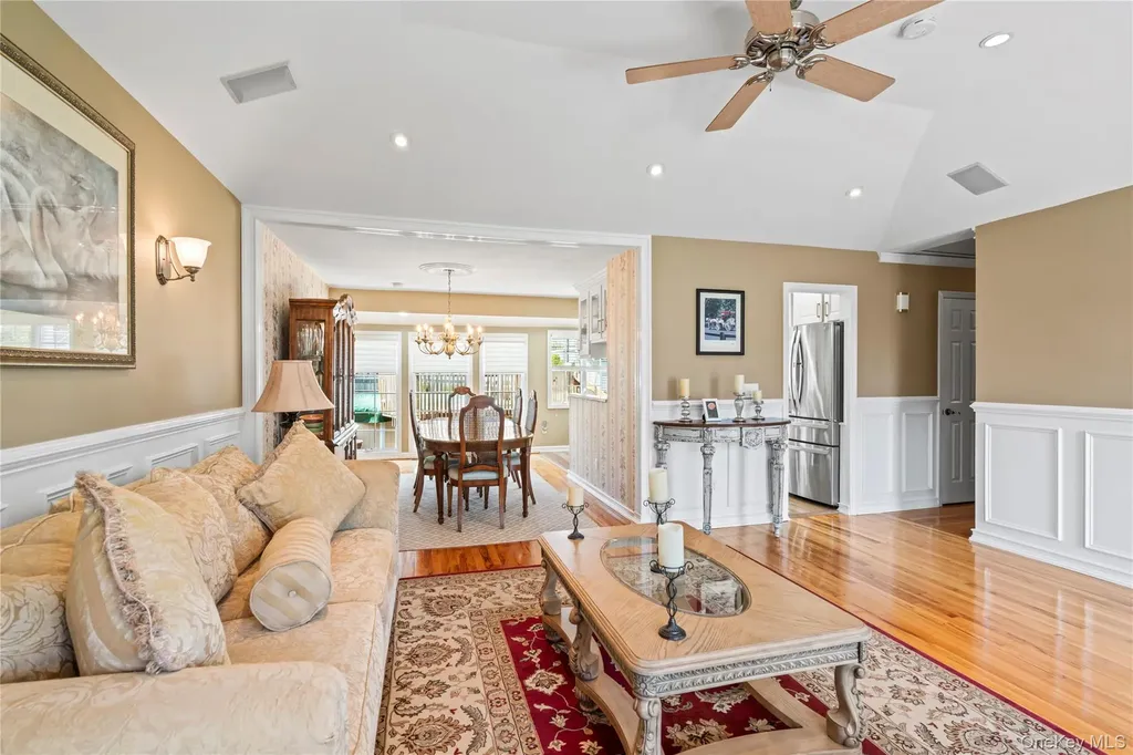 8 Raven Drive Commack NY 11725