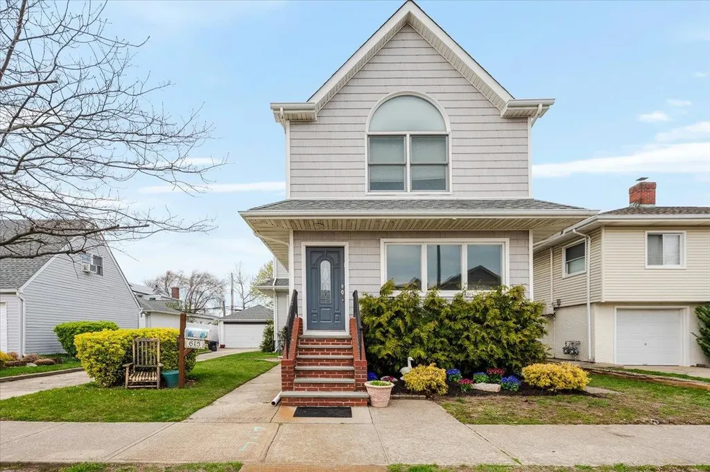 615 E Walnut Street Long Beach NY 11561