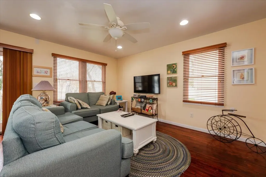 615 E Walnut Street Long Beach NY 11561