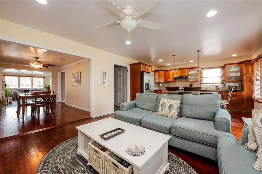 615 E Walnut Street Long Beach NY 11561