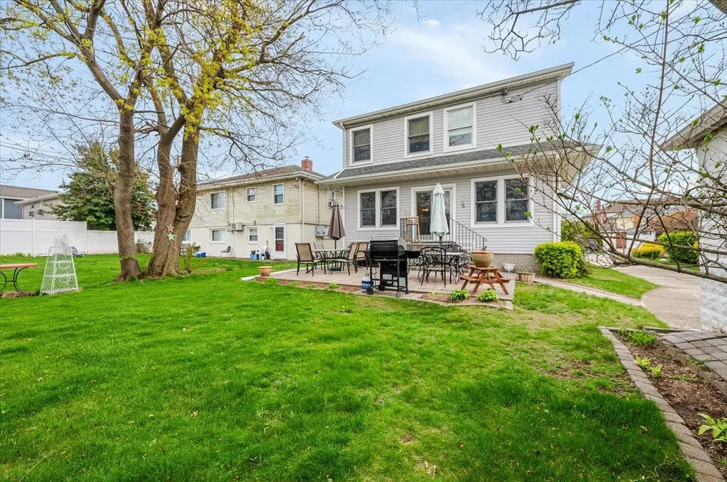 615 E Walnut Street Long Beach NY 11561