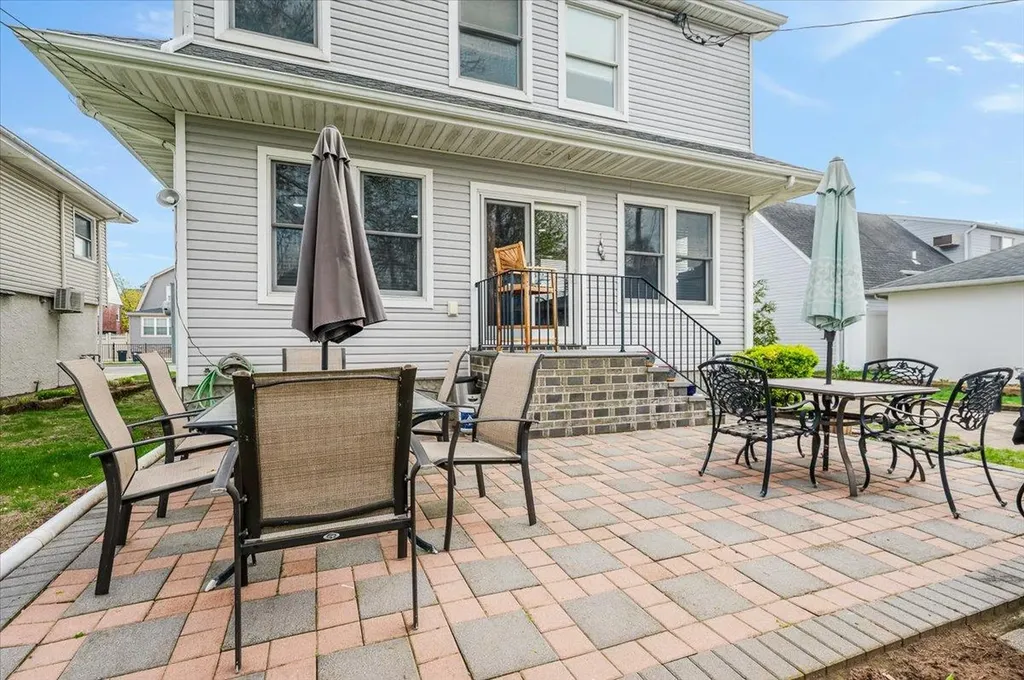 615 E Walnut Street Long Beach NY 11561