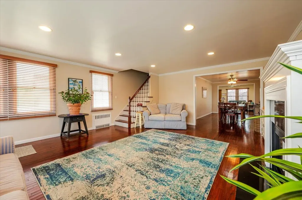 615 E Walnut Street Long Beach NY 11561