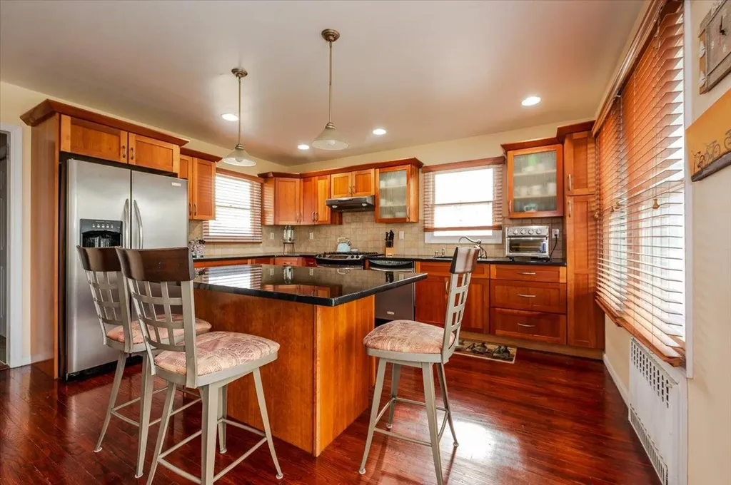 615 E Walnut Street Long Beach NY 11561