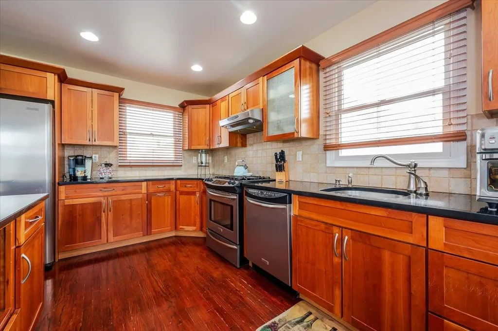 615 E Walnut Street Long Beach NY 11561