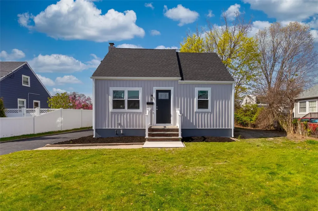 33 Veronica Lane Babylon NY 11703