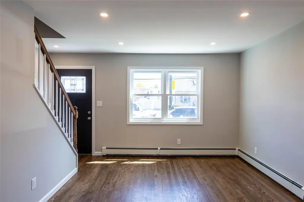 33 Veronica Lane North Babylon NY 11703