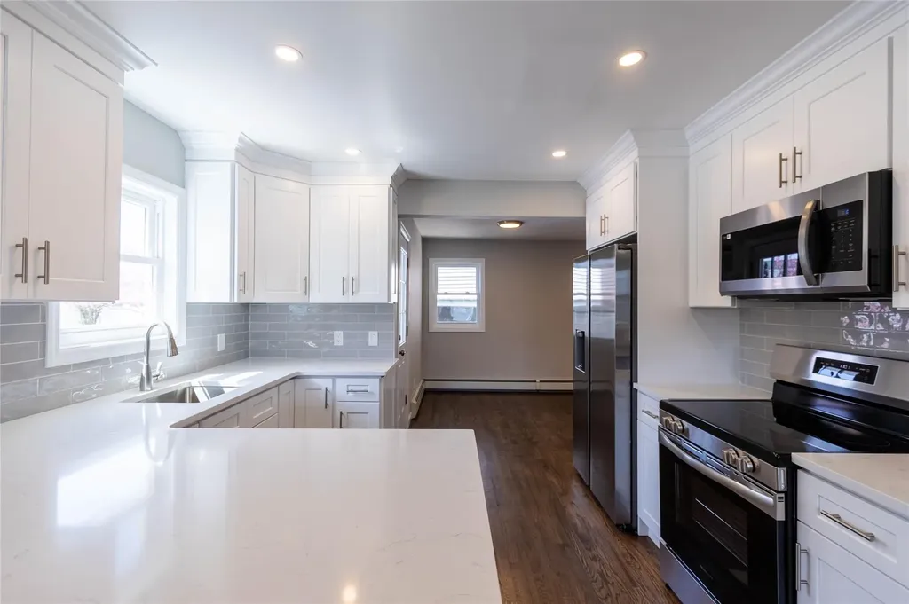 33 Veronica Lane North Babylon NY 11703