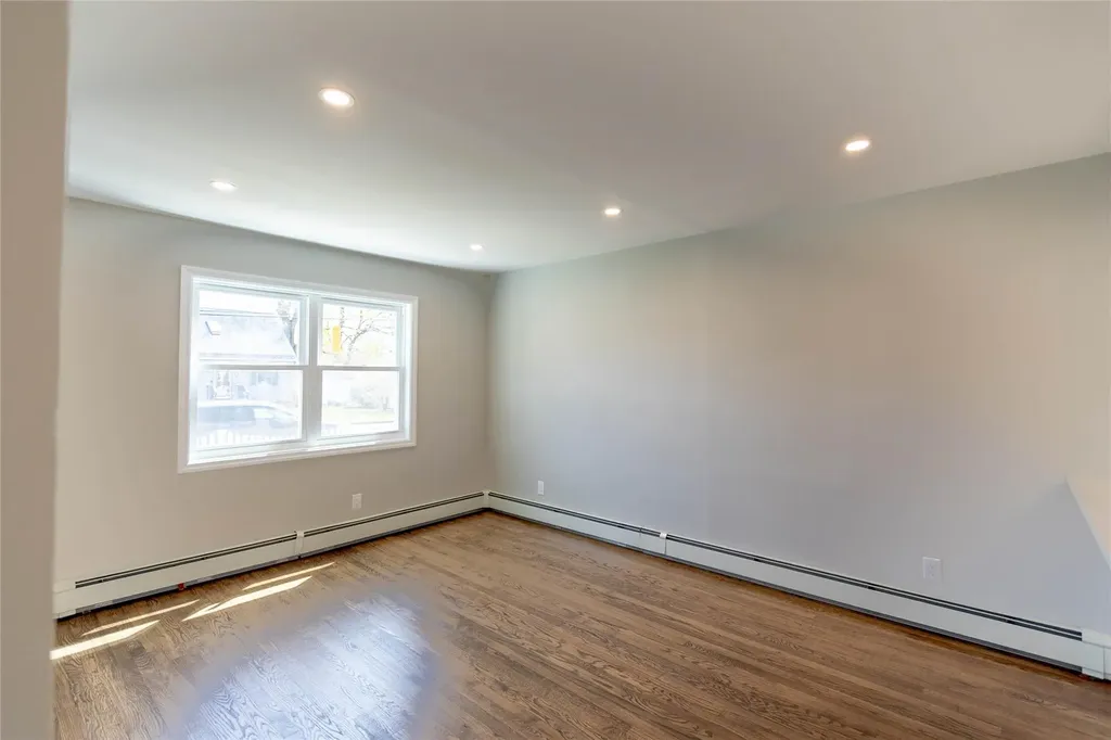 33 Veronica Lane North Babylon NY 11703