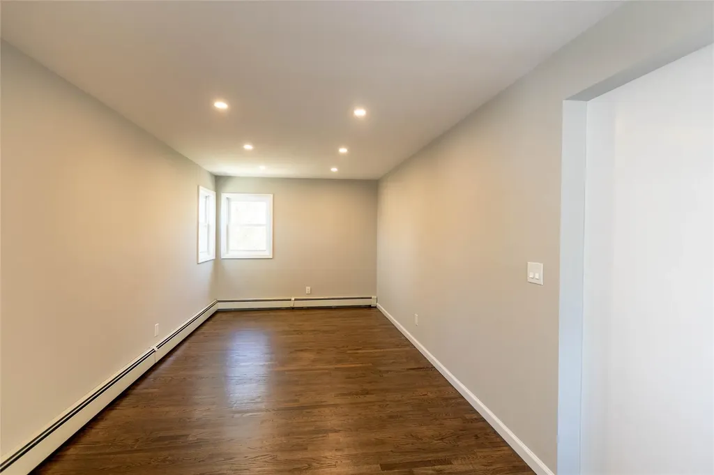 33 Veronica Lane North Babylon NY 11703