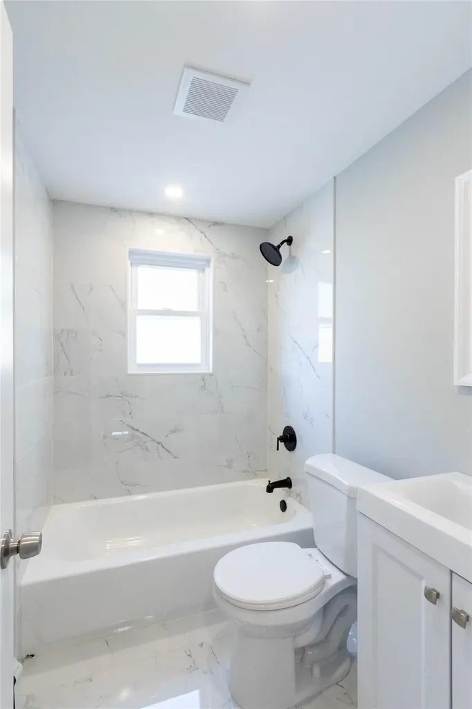 33 Veronica Lane North Babylon NY 11703