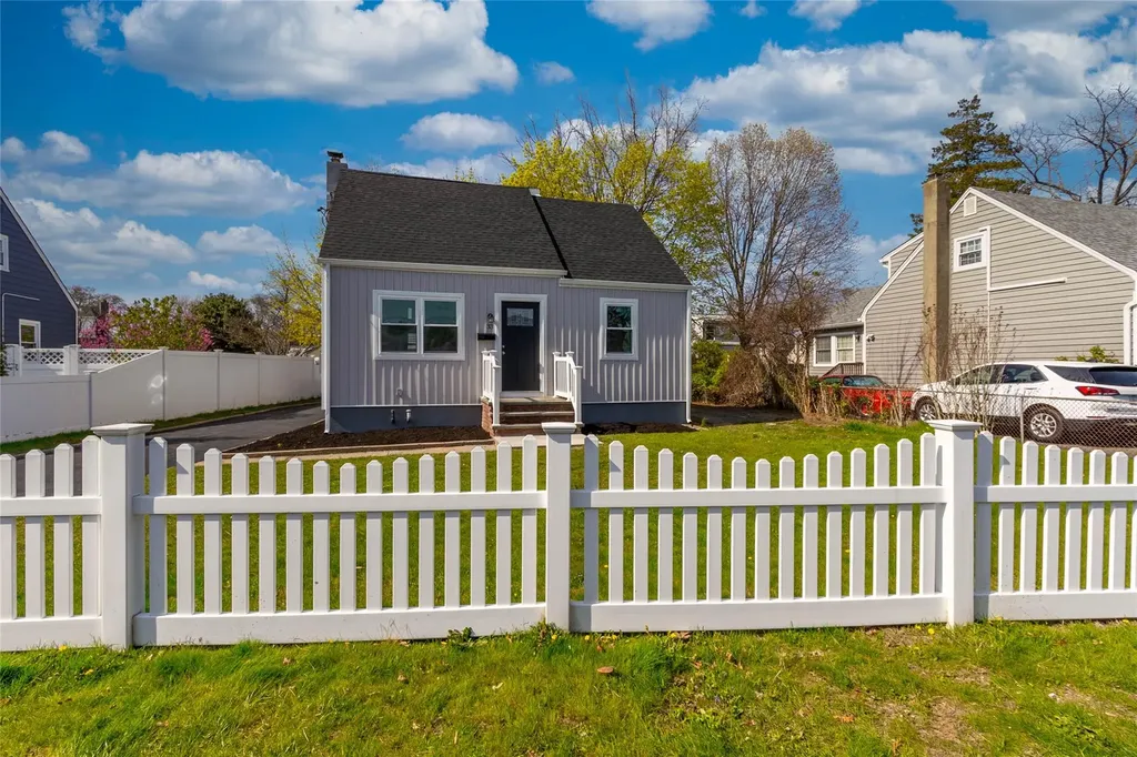 33 Veronica Lane North Babylon NY 11703
