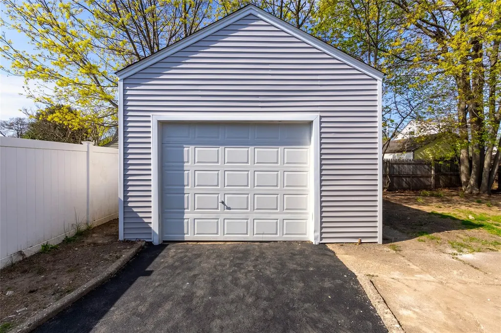 33 Veronica Lane North Babylon NY 11703