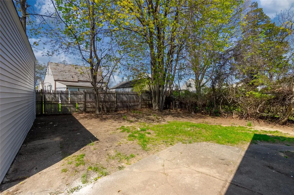33 Veronica Lane North Babylon NY 11703