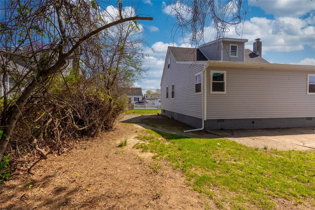 33 Veronica Lane North Babylon NY 11703
