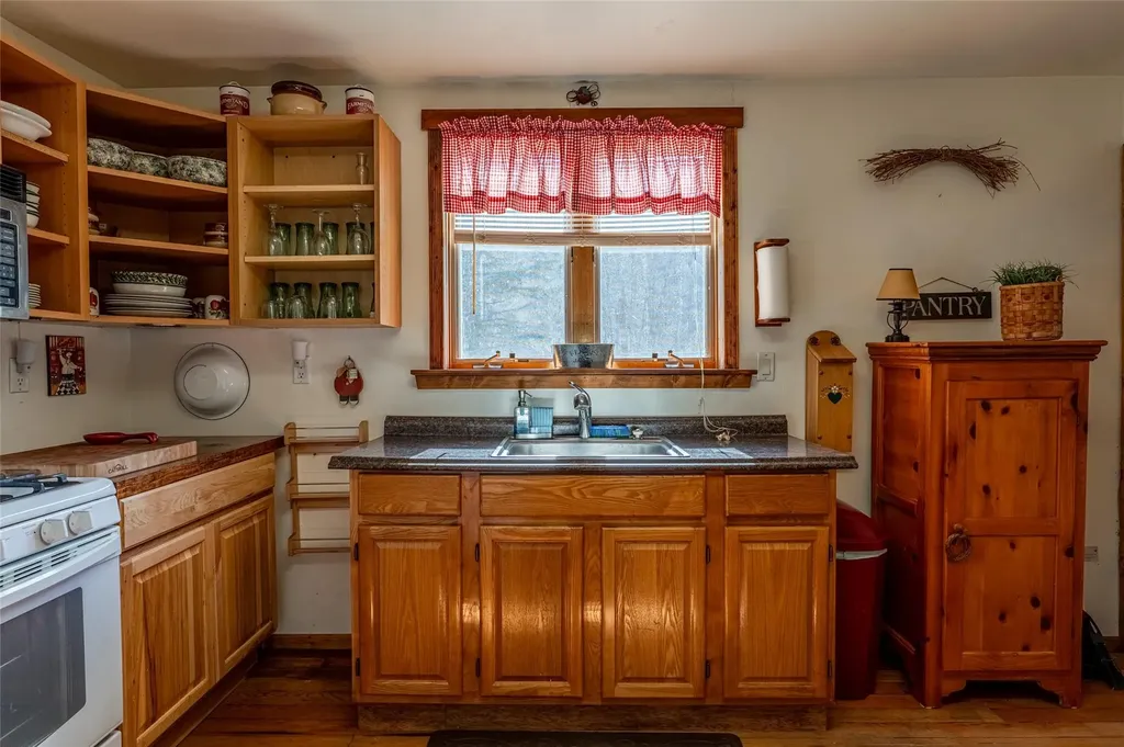 8 Conine Road Prattsville NY 12468