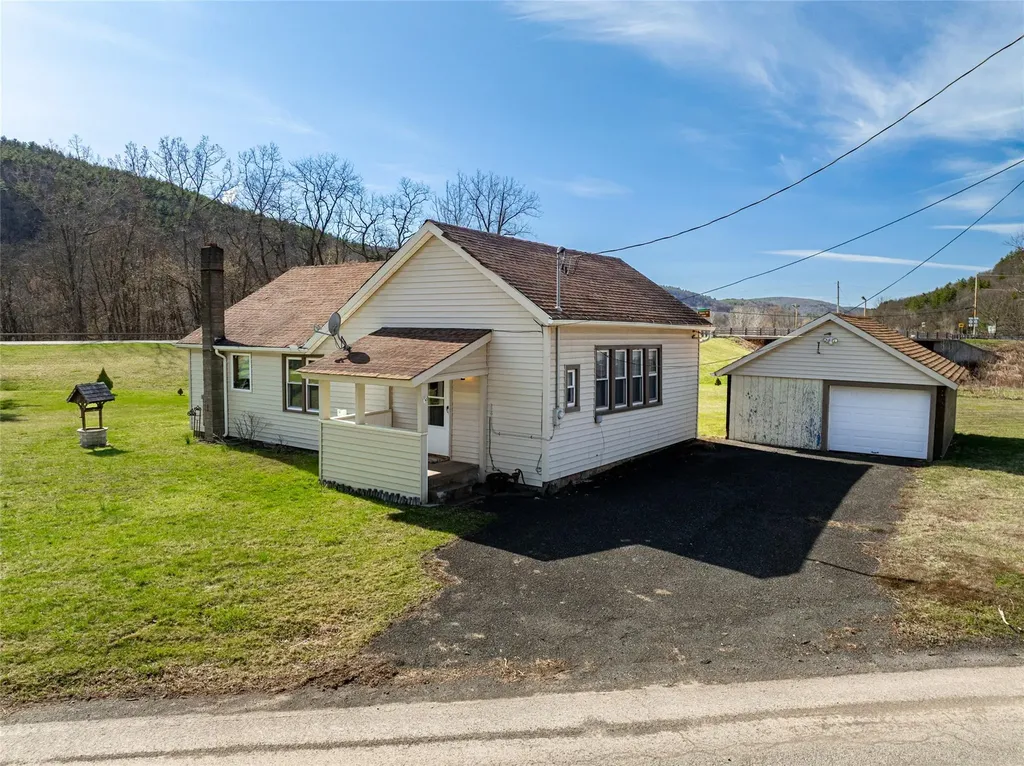 8 Conine Road Prattsville NY 12468