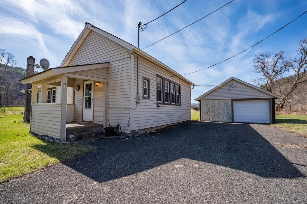 8 Conine Road Prattsville NY 12468