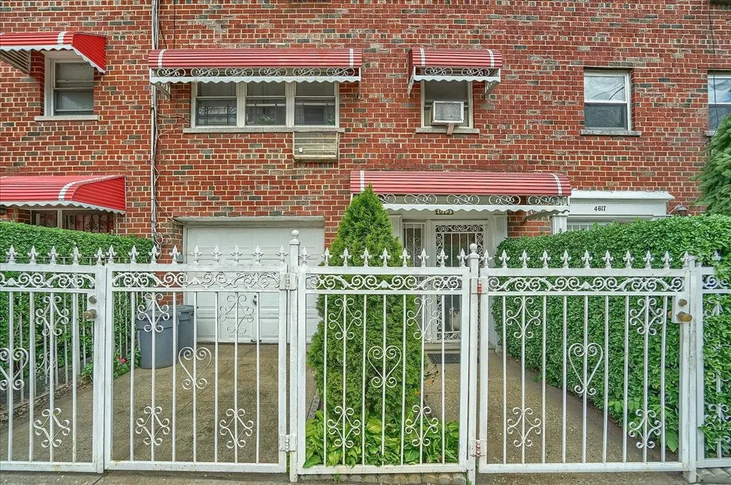 4615 Bronx Boulevard Bronx NY 10470