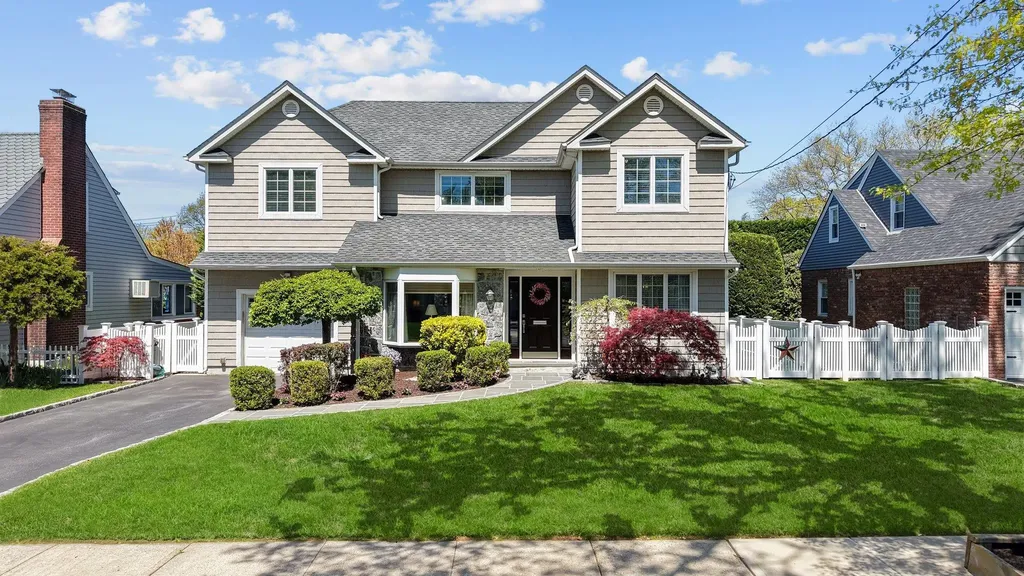 33 Donald Street East Williston NY 11596