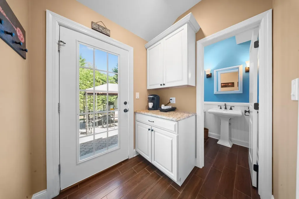 33 Donald Street East Williston NY 11596