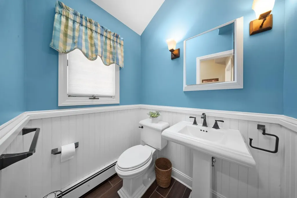 33 Donald Street East Williston NY 11596