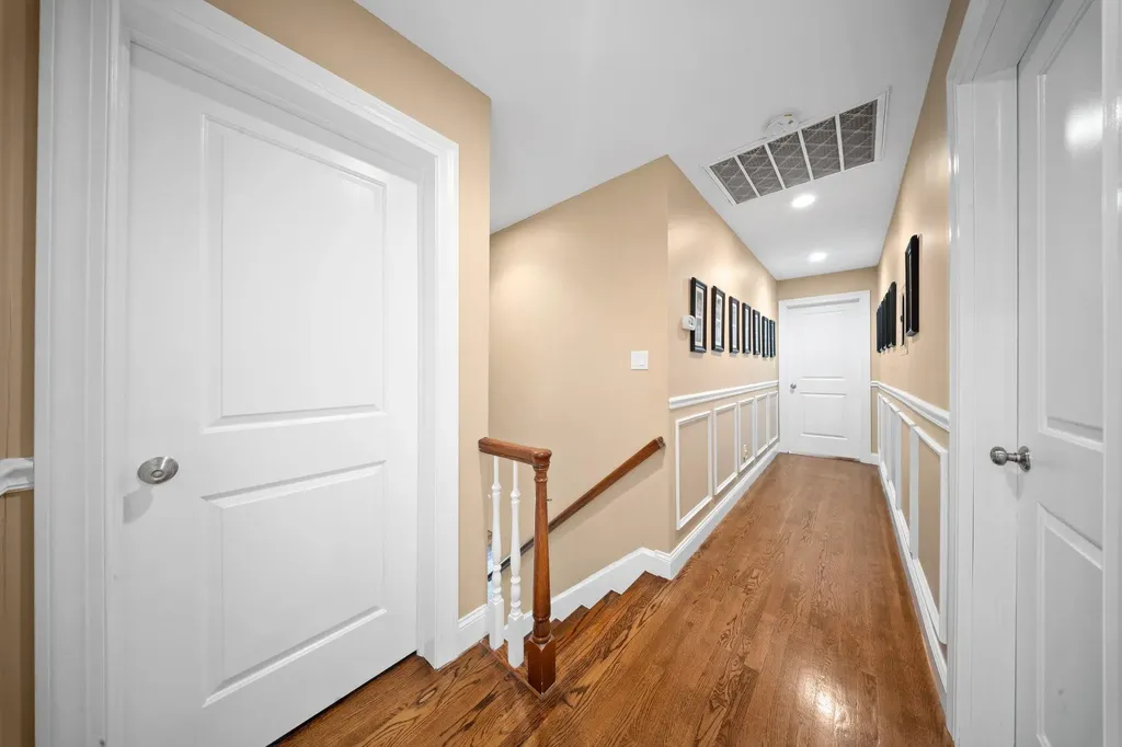 33 Donald Street East Williston NY 11596