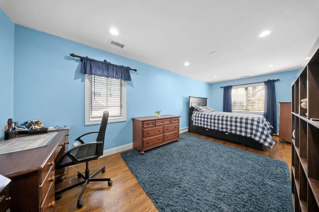 33 Donald Street East Williston NY 11596