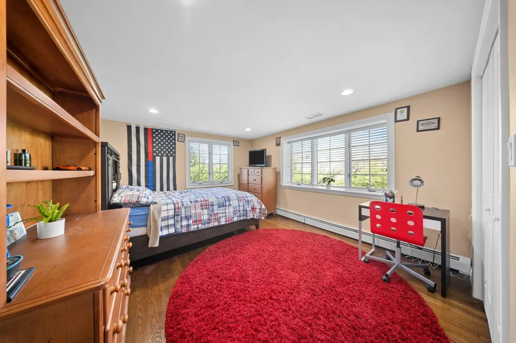33 Donald Street East Williston NY 11596