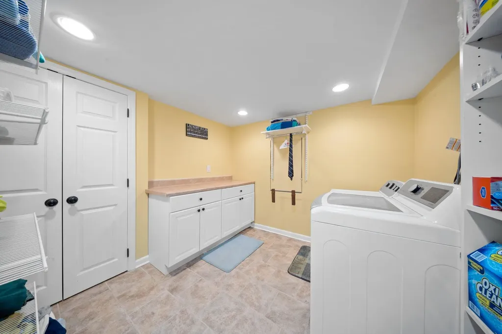 33 Donald Street East Williston NY 11596
