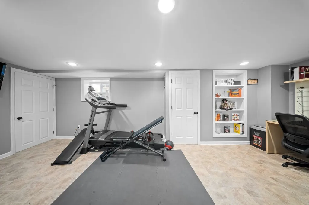 33 Donald Street East Williston NY 11596