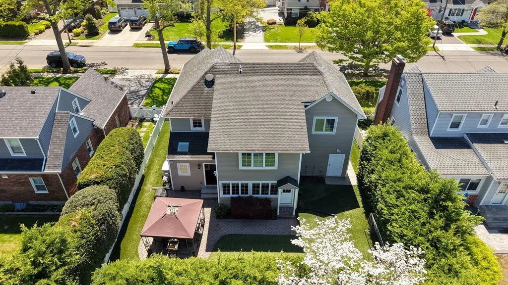 33 Donald Street East Williston NY 11596