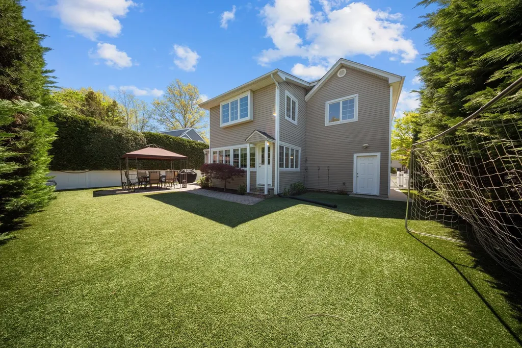 33 Donald Street East Williston NY 11596