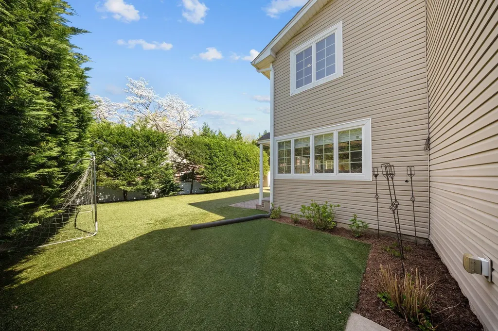 33 Donald Street East Williston NY 11596