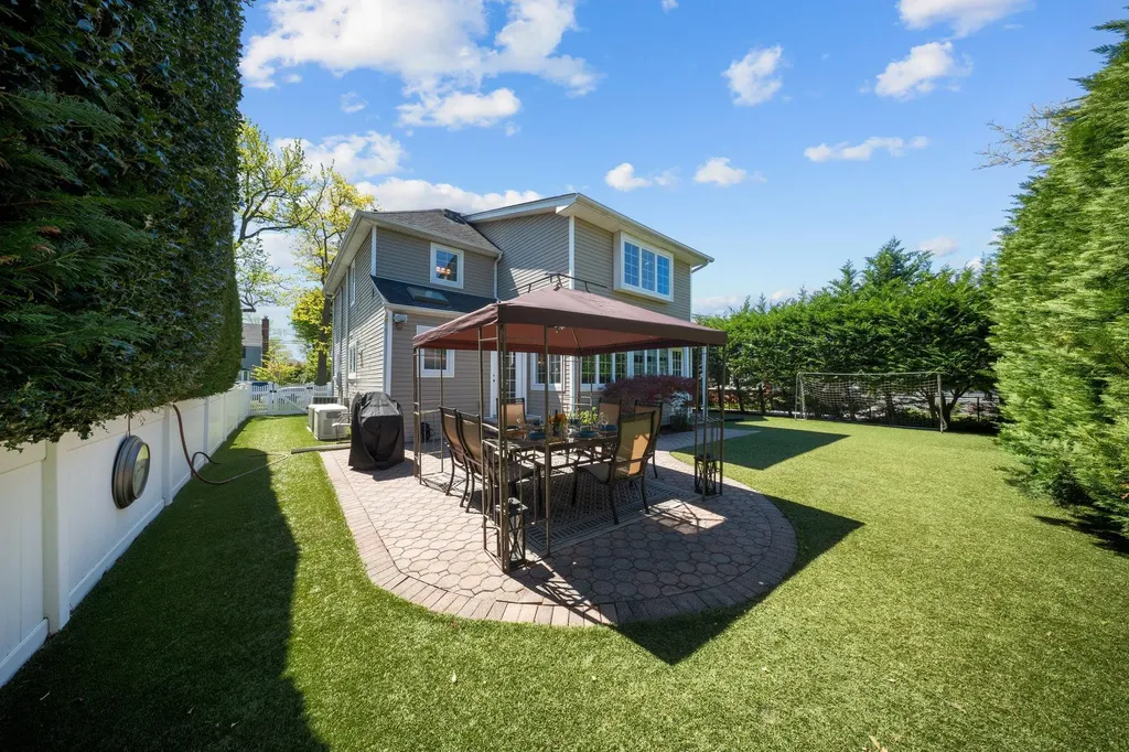33 Donald Street East Williston NY 11596