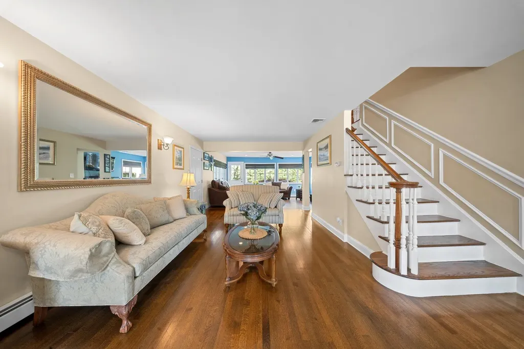 33 Donald Street East Williston NY 11596