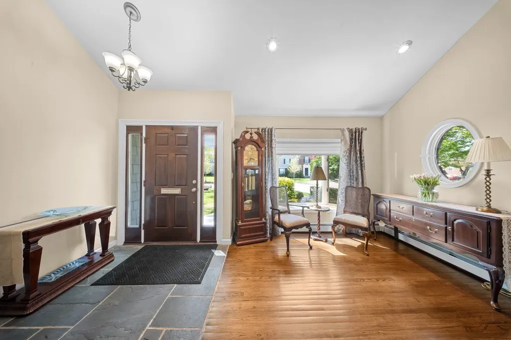 33 Donald Street East Williston NY 11596