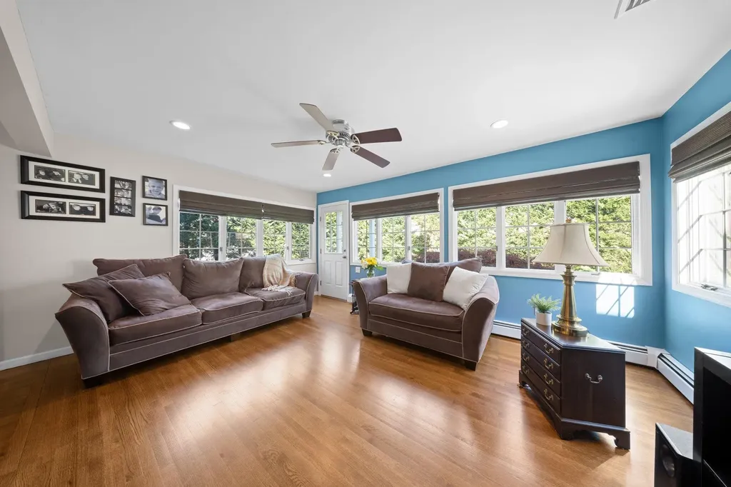 33 Donald Street East Williston NY 11596